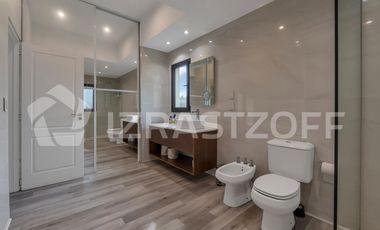 Casa en  Las Liebres  7 ambientes