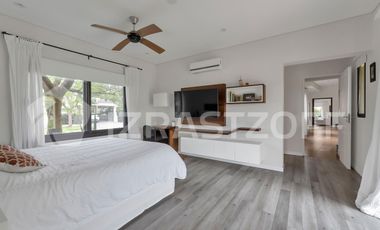 Casa en  Las Liebres  7 ambientes