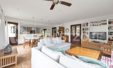 Casa en  Las Liebres  7 ambientes