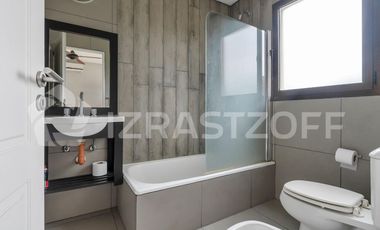 Casa en  Las Liebres  7 ambientes