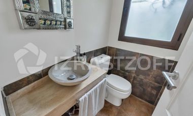 Casa en  Las Liebres  7 ambientes