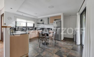 Casa en  Las Liebres  7 ambientes