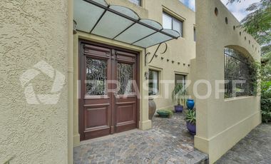 Casa en  Las Liebres  7 ambientes