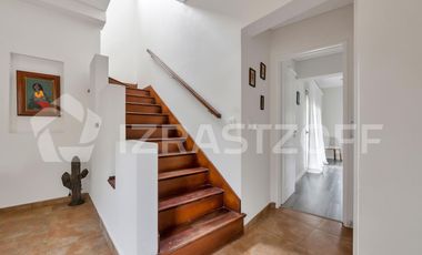Casa en  Las Liebres  7 ambientes