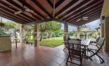 Casa en  Las Liebres  7 ambientes