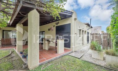 Casa en  Las Liebres  7 ambientes