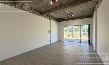 Local comercial con dos cocheras a estrenar en alquiler - Office Garden Hudson