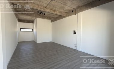 Local comercial con dos cocheras a estrenar en alquiler - Office Garden Hudson