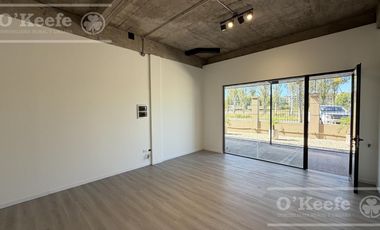 Local comercial con dos cocheras a estrenar en alquiler - Office Garden Hudson