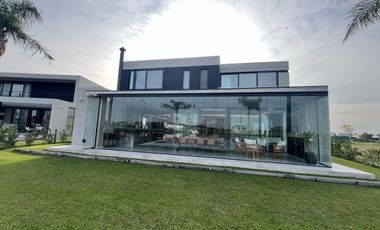 Casa en los Puentes Nordelta.