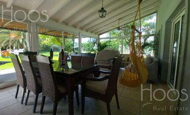 Excelente casa 6 amb.con gran quincho, jardin y pileta climatizada! en Estancias Del Pilar