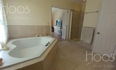 Excelente casa 6 amb.con gran quincho, jardin y pileta climatizada! en Estancias Del Pilar