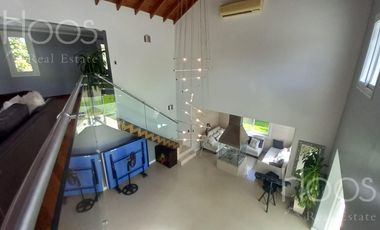 Excelente casa 6 amb.con gran quincho, jardin y pileta climatizada! en Estancias Del Pilar