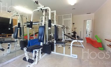 Excelente casa 6 amb.con gran quincho, jardin y pileta climatizada! en Estancias Del Pilar