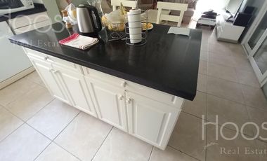 Excelente casa 6 amb.con gran quincho, jardin y pileta climatizada! en Estancias Del Pilar