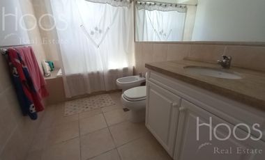 Excelente casa 6 amb.con gran quincho, jardin y pileta climatizada! en Estancias Del Pilar