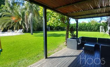 Excelente casa 6 amb.con gran quincho, jardin y pileta climatizada! en Estancias Del Pilar