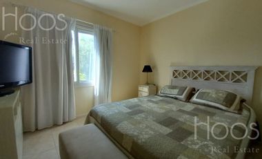 Excelente casa 6 amb.con gran quincho, jardin y pileta climatizada! en Estancias Del Pilar