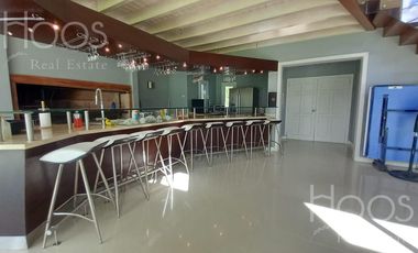 Excelente casa 6 amb.con gran quincho, jardin y pileta climatizada! en Estancias Del Pilar