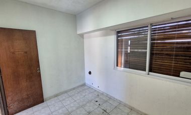 Depósito en alquiler sobre Av 44 en La Plata