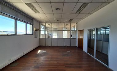 Depósito en alquiler sobre Av 44 en La Plata