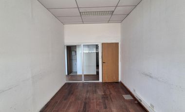 Depósito en alquiler sobre Av 44 en La Plata