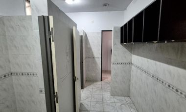 Depósito en alquiler sobre Av 44 en La Plata