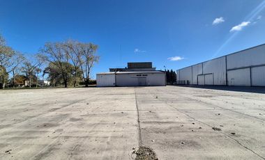 Depósito en alquiler sobre Av 44 en La Plata