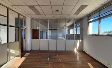 Depósito en alquiler sobre Av 44 en La Plata