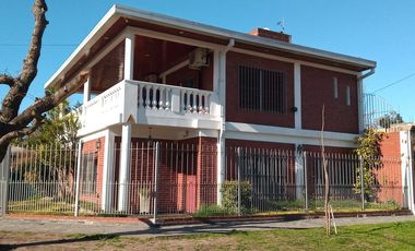 Casa 6 ambientes en Venta en  Florencio Varela