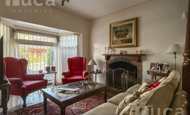 Importante casa de 5 dormitorios con jardín y pileta en venta en Olivos