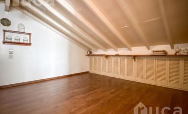 Importante casa de 5 dormitorios con jardín y pileta en venta en Olivos