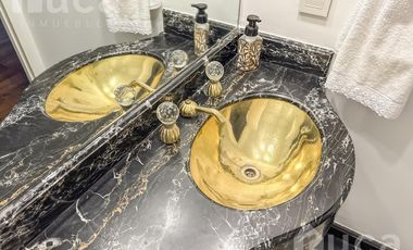 Importante casa de 5 dormitorios con jardín y pileta en venta en Olivos