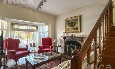 Importante casa de 5 dormitorios con jardín y pileta en venta en Olivos