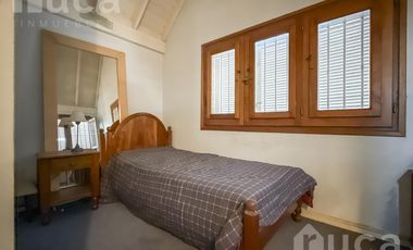Importante casa de 5 dormitorios con jardín y pileta en venta en Olivos