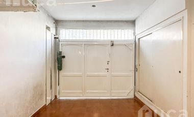 Importante casa de 5 dormitorios con jardín y pileta en venta en Olivos