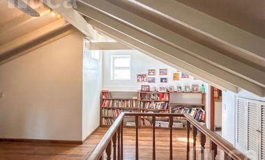 Importante casa de 5 dormitorios con jardín y pileta en venta en Olivos