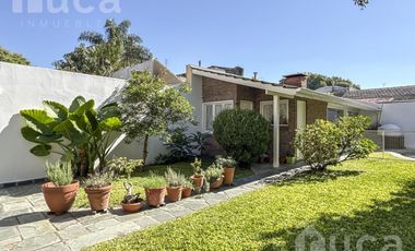 Importante casa de 5 dormitorios con jardín y pileta en venta en Olivos