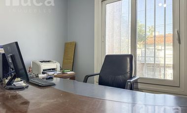 Importante casa de 5 dormitorios con jardín y pileta en venta en Olivos