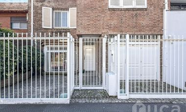 Importante casa de 5 dormitorios con jardín y pileta en venta en Olivos