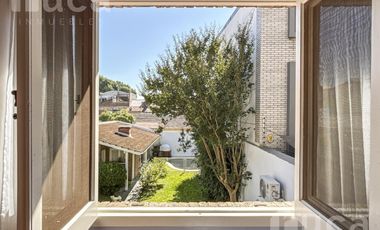 Importante casa de 5 dormitorios con jardín y pileta en venta en Olivos