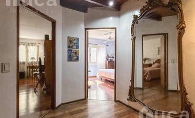 Importante casa de 5 dormitorios con jardín y pileta en venta en Olivos