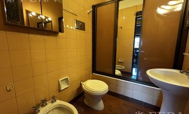Venta Departamento 4 ambientes con balcón y cochera en Lanús
