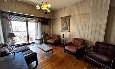Venta Departamento 4 ambientes con balcón y cochera en Lanús