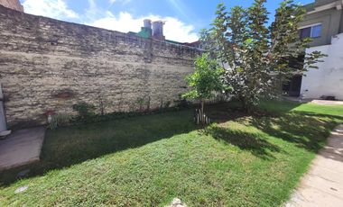 Venta en Block de local y departamento en planta alta - Morón