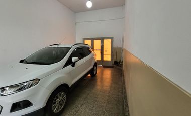 Venta en Block de local y departamento en planta alta - Morón