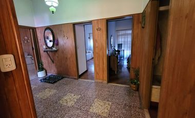 Venta en Block de local y departamento en planta alta - Morón