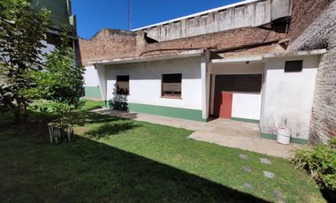 Venta en Block de local y departamento en planta alta - Morón