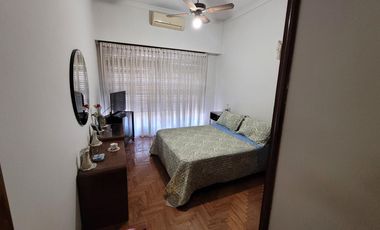 Venta en Block de local y departamento en planta alta - Morón