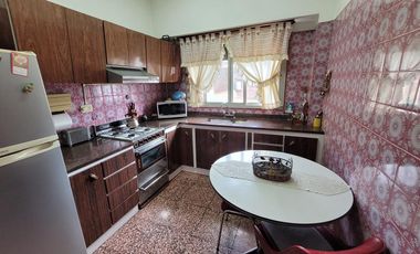 Venta en Block de local y departamento en planta alta - Morón